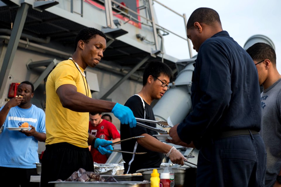 USS Mitscher (DDG 57) 141024-N-RB546-420 (15639121745)