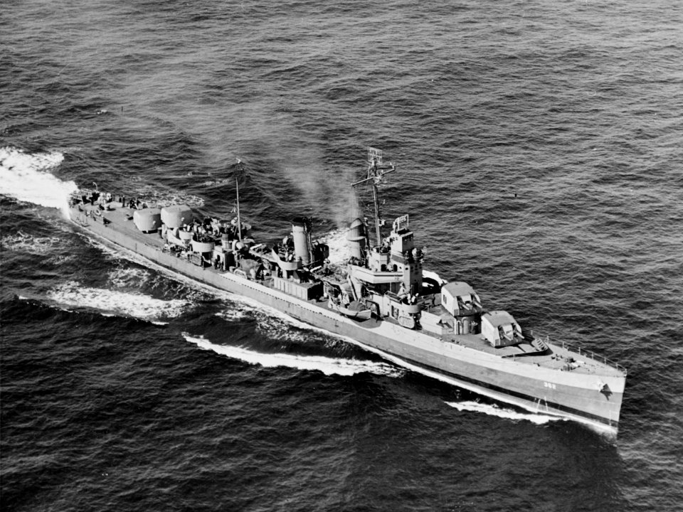 USS Moffett (DD-362) underway on 26 March 1944 (80-G-233588)
