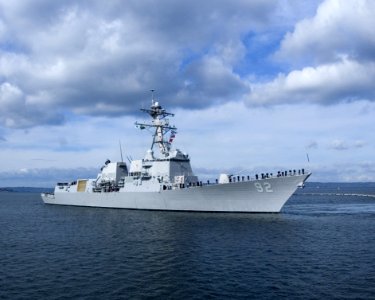 USS Momsen (DDG 92) stbd bow view