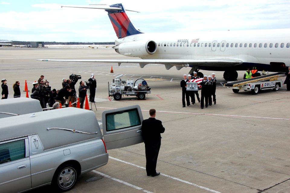USS Monitor Sailors arrive at Washington Dulles International Airport. (8539052505)