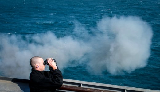 USS Mitscher conducts a live-fire exercise. (16267978826)