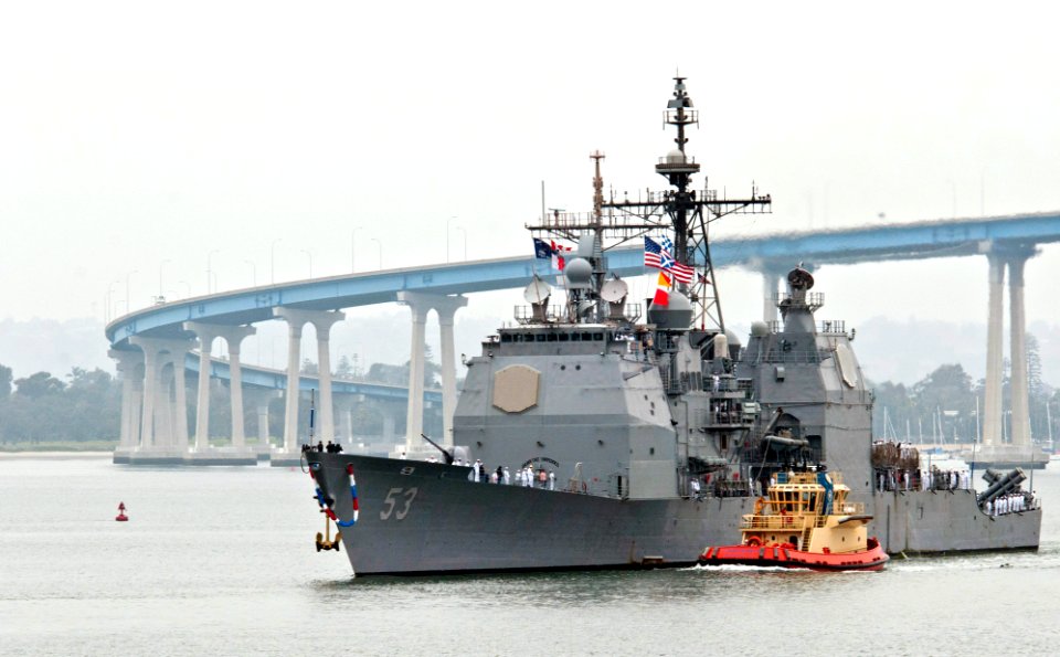 USS Mobile Bay returns to homeport. (8696720374)