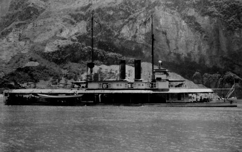 USS Monocacy (PR-2) on the Yangtze River, in 1938 (NH 50489)