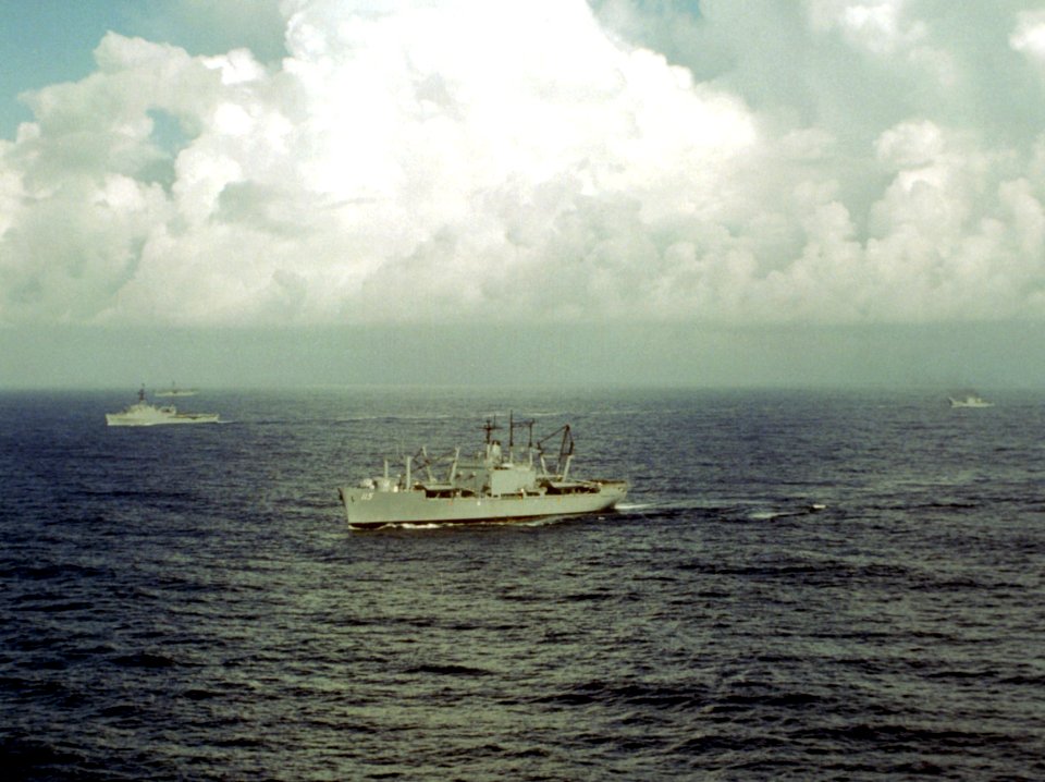 USS Mobile (LKA-115) underway in the Pacific Ocean on 2 August 1984 (6391222)