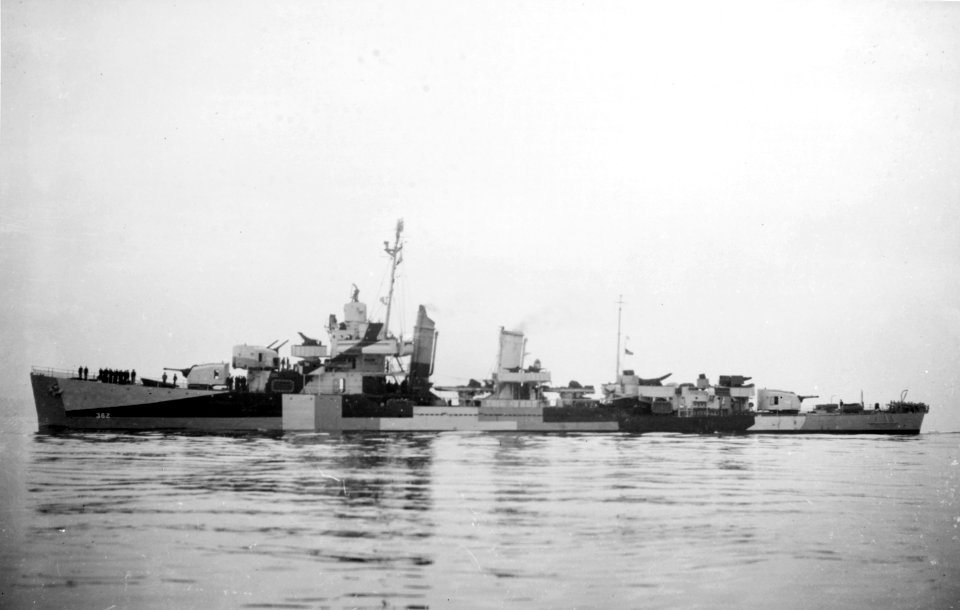 USS Moffett (DD-362) off Boston on 12 September 1944 (19-N-70743)