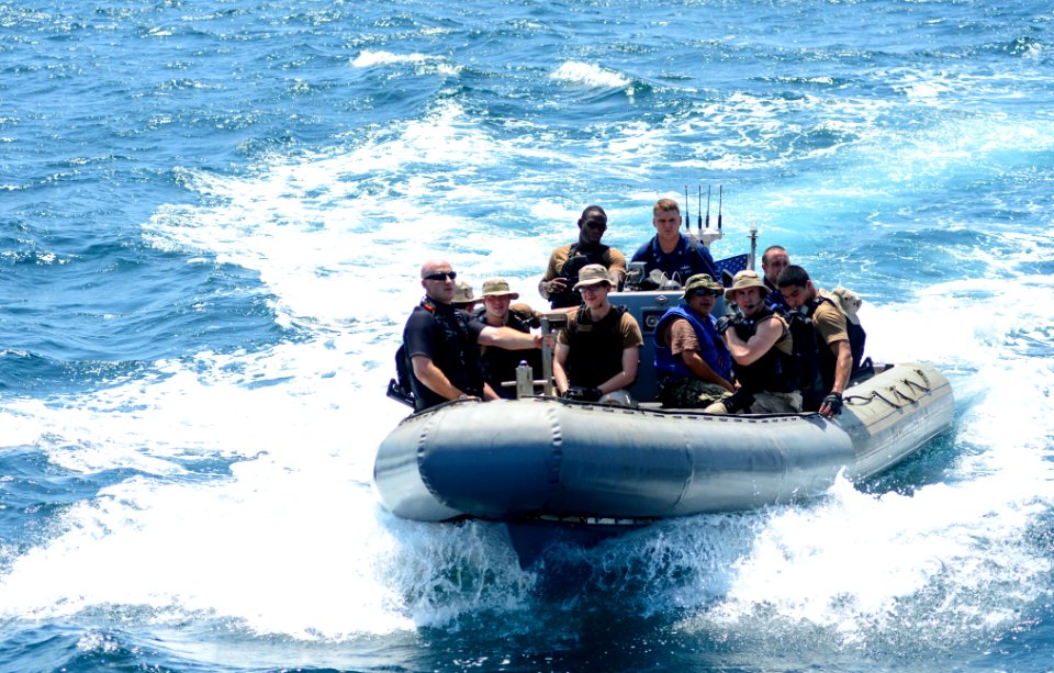 USS MONTEREY (CG 61) 130729-N-QL471-088 (9472114894)