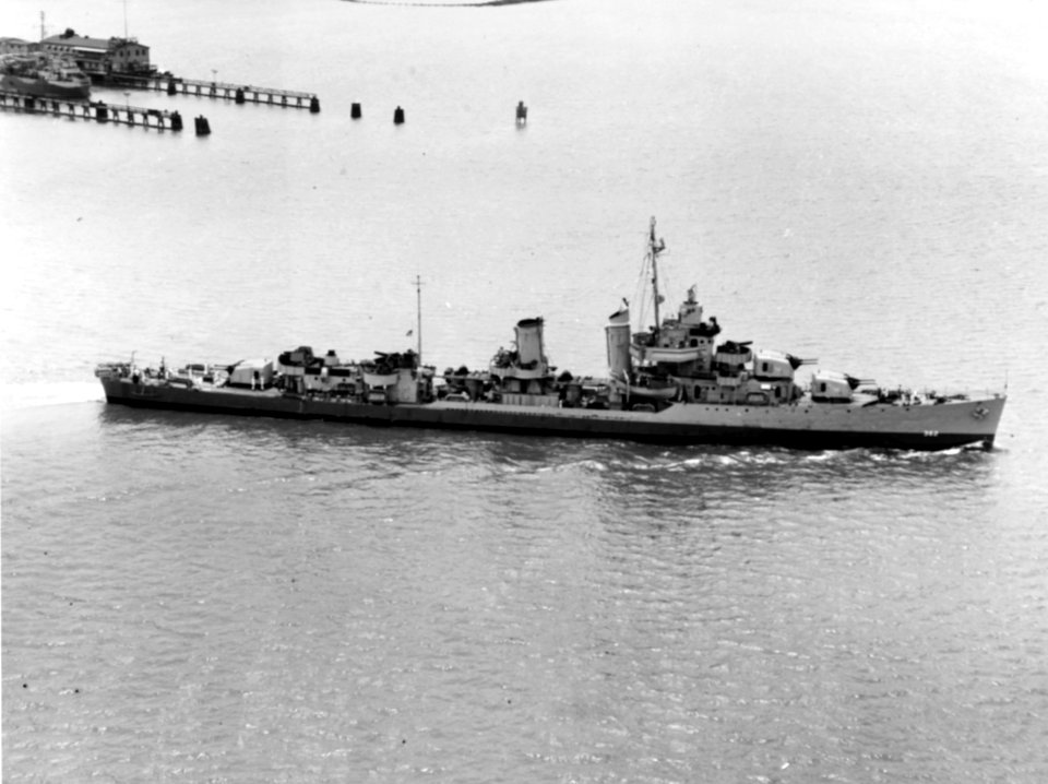 USS Moffett (DD-362) underway in Hampton Roads, Virginia (USA), 13 June 1944 (80-G-236743)