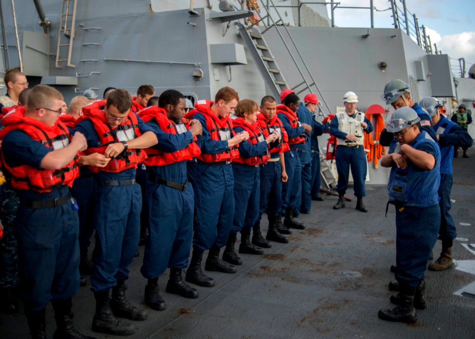 USS Momsen Talisman Saber 2013 130727-N-HI414-009