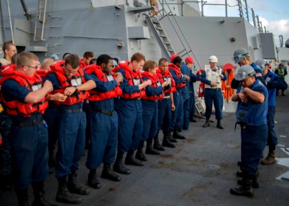 USS Momsen Talisman Saber 2013 130727-N-HI414-009