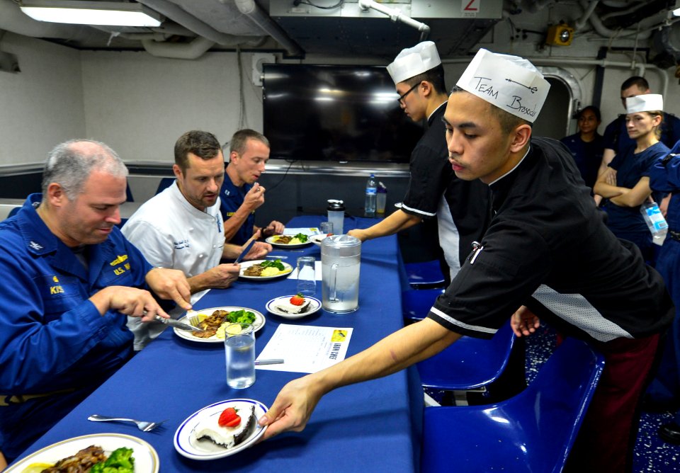USS MONTEREY (CG 61) 130822-N-QL471-341 (9599969768)