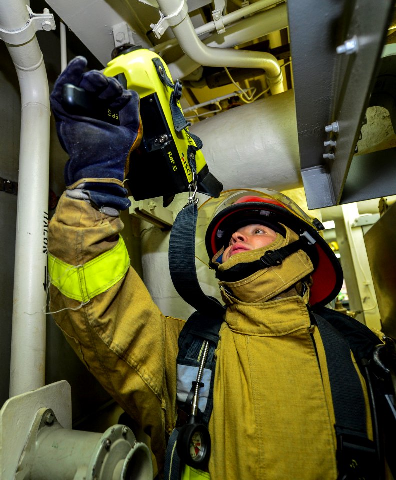 USS Monterey (CG 61) 130817-N-QL471-521 (9579059955)