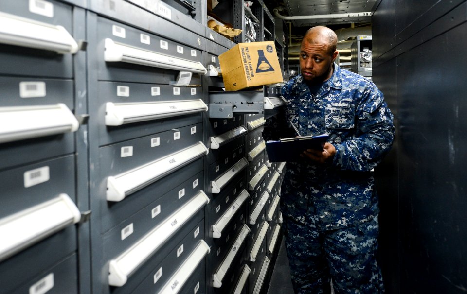 USS MONTEREY (CG 61) 131012-N-QL471-148 (10305850953)