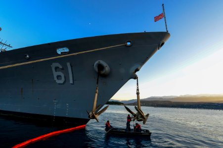 USS Monterey port visit 131209-N-QL471-108
