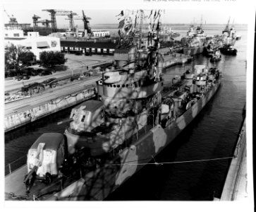 USS Morris (DD-417) - 19-N-26590