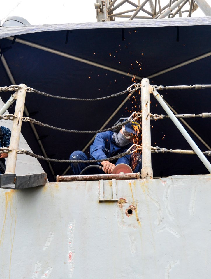 USS MONTEREY (CG 61) 130804-N-QL471-080 (9469271785)