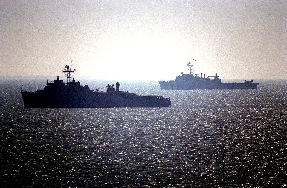 USS Mount Vernon (LSD-39) and USS Denver (LPD-9) off Kuwait on 23 March 1998