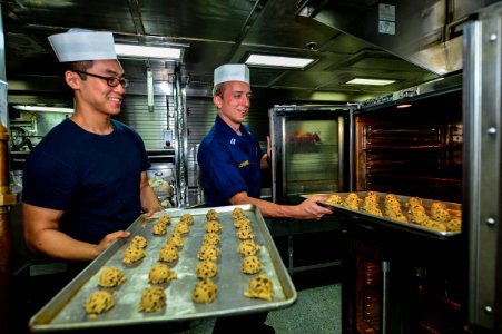 USS MONTEREY (CG 61) 130808-N-QL471-165 (9508957030)