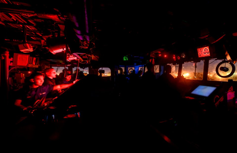USS MONTEREY (CG 61) 131020-N-QL471-027 (10418283363)
