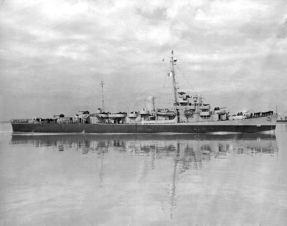 USS Mosley (DE-321) underway in October 1945