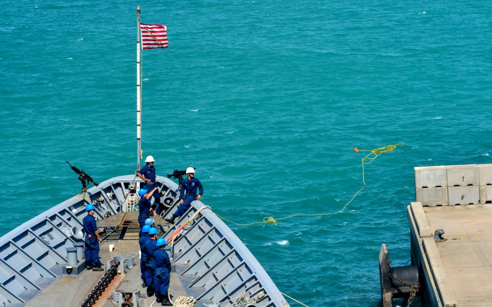 USS MONTEREY (CG 61) 131007-N-QL471-249 (10264114266)