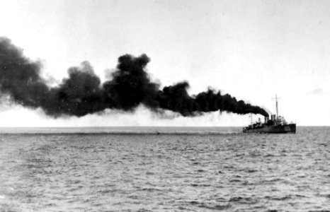 USS Mugford (DD-105) underway in the Pacific