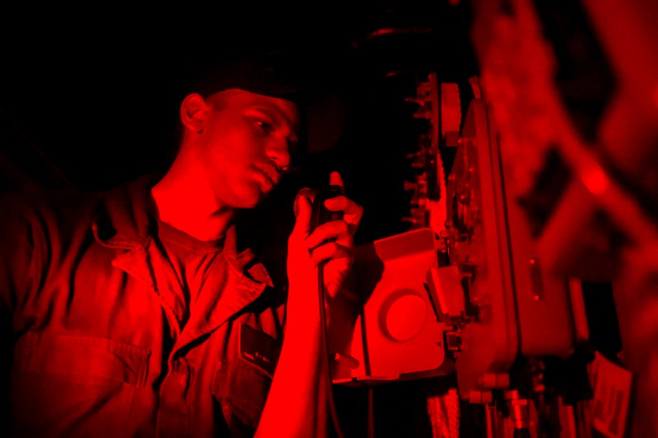 USS Mustin night bridge watchstander 141013-N-TG831-182