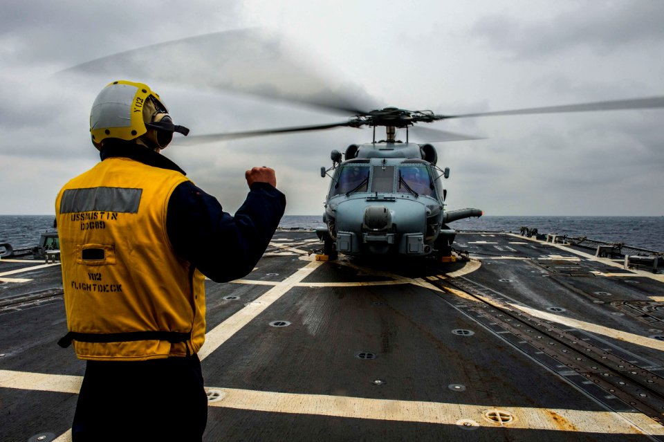USS Mustin operations 150407-N-ZZ786-094