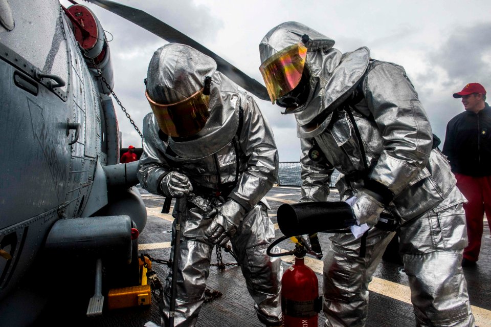 USS Mustin operations 150408-N-ZZ786-231