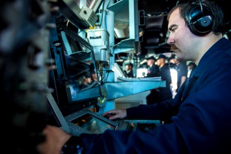 USS Mustin enters port in Cambodia 141025-N-TG831-021
