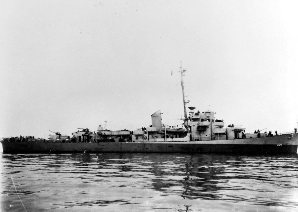 USS Mosley (DE-321) underway, circa in 1944-1945 (NH 81347)