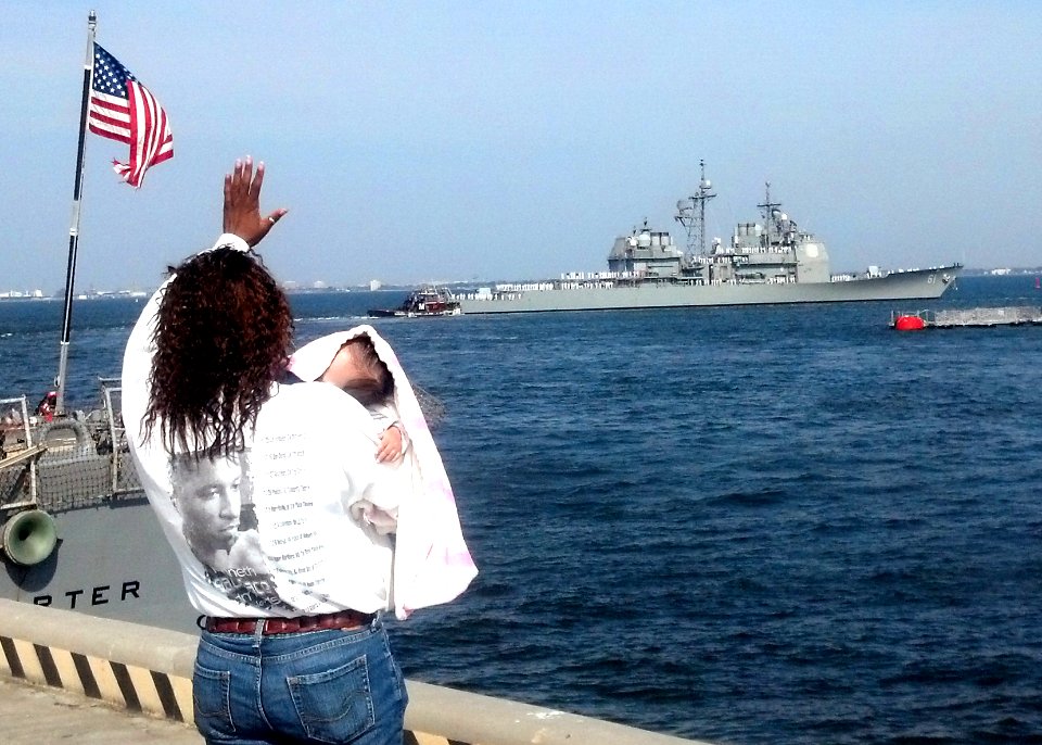 USS Monterey deploys. (8635974184)
