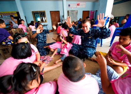 USS Mustin visit 131029-N-CG241-252 photo