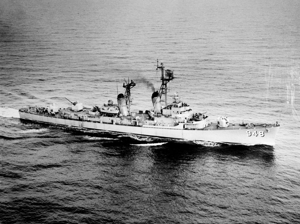 USS Morton (DD-948) underway in 1959