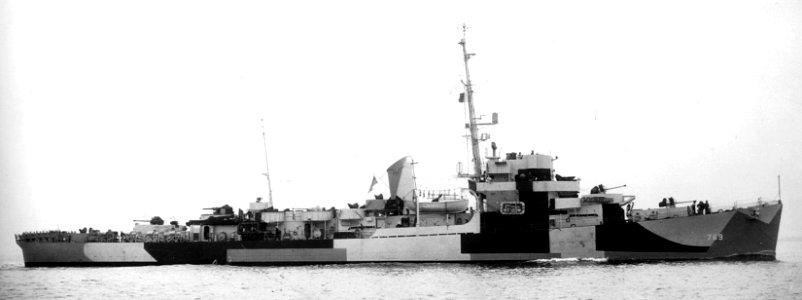 USS Neal A. Scott (DE-769) underway off Boston, Massachusetts (USA), 10 October 1944 (80-G-382777)