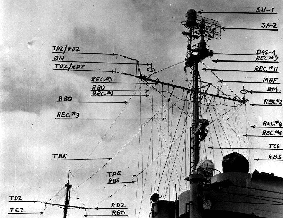 USS Natchaug (AOG-54) radar arrangement, 12 November 1952 (7574758)
