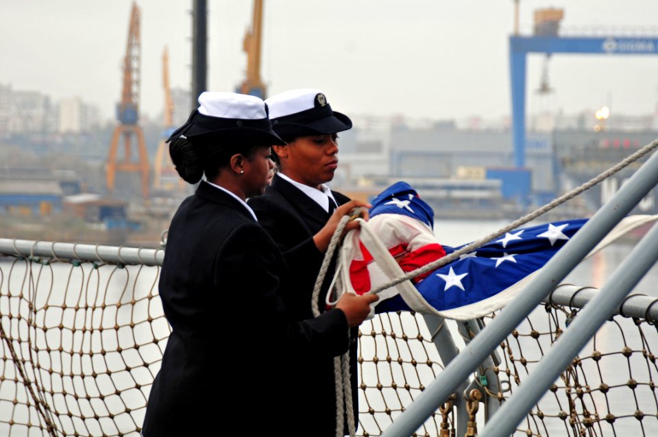 USS Mount Whitney action 131119-N-PE825-060
