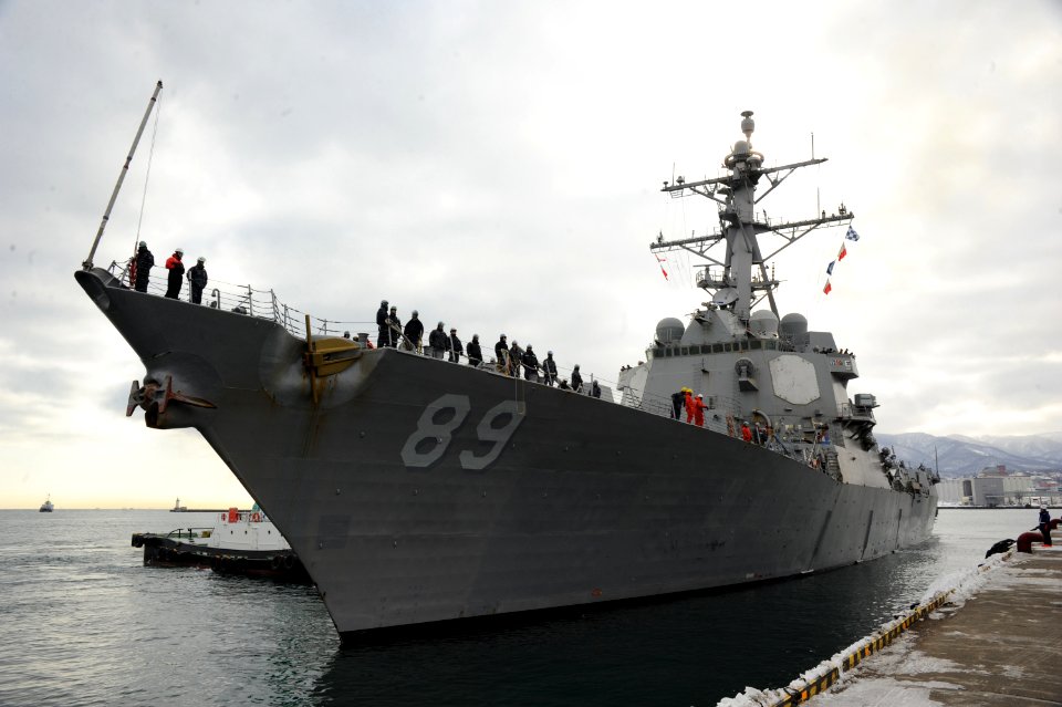 USS Mustin operations 150205-N-EC644-003