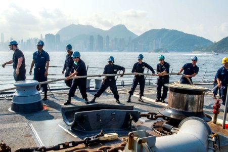 USS Mustin arrives in Hong Kong, gives back to the community 150430-N-ZZ786-105 photo