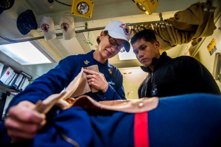 USS Mustin operations 141122-N-TG831-177