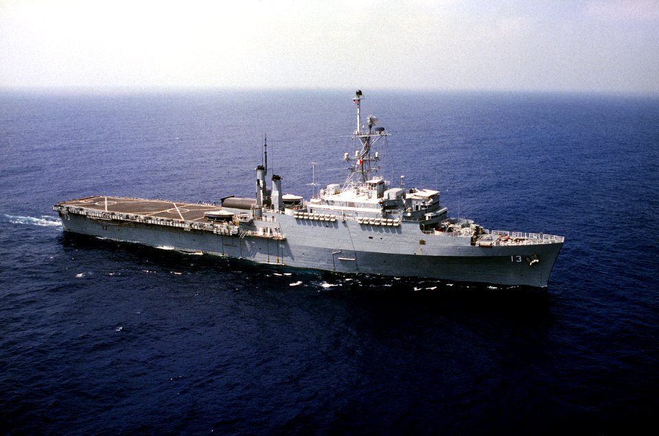 USS Nashville (LPD-13) underway off the coast of Lebanon on 1 December 1982 (6372139)