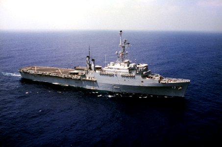 USS Nashville (LPD-13) underway off the coast of Lebanon on 1 December 1982 (6372139)