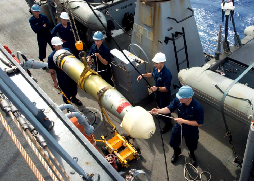 USS Mustin operations 130917-N-CG241-302