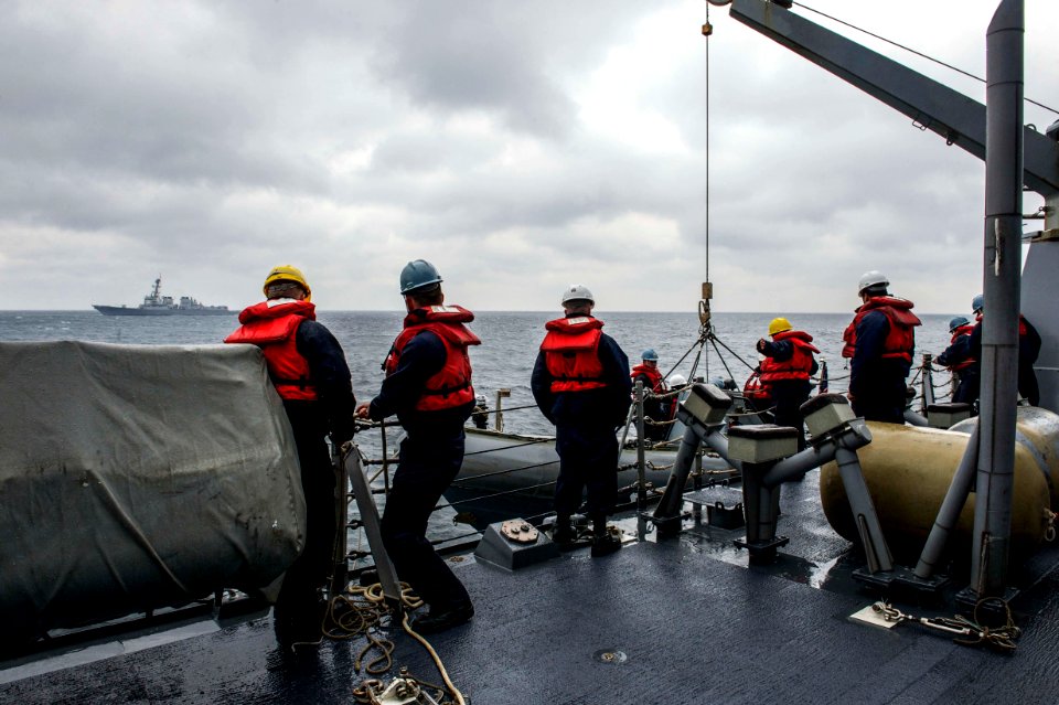 USS Mustin operations 150408-N-ZZ786-182