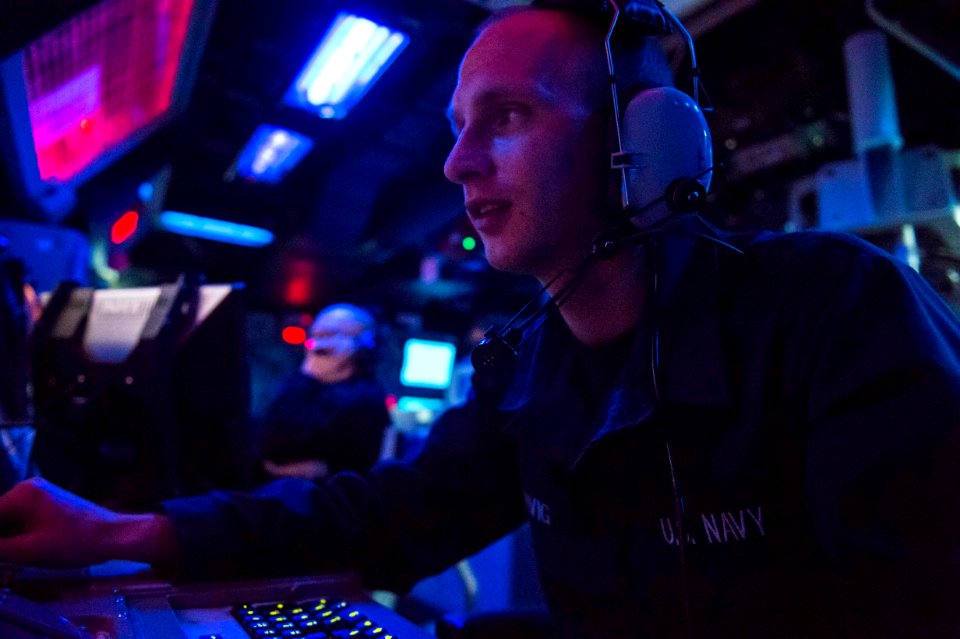 USS Mustin operations 150710-N-ZZ786-111