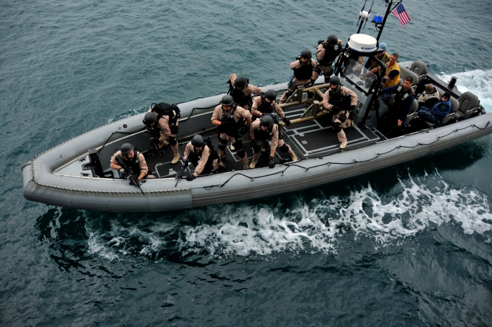 USS NEW ORLEANS (LPD 18) 140118-N-WK391-014 (12430609515)