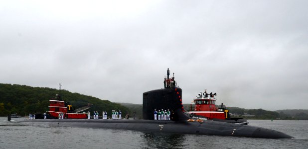 USS New Hampshire homecoming 140813-N-TN558-076