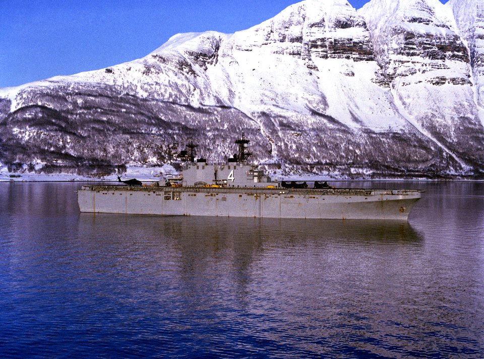 USS Nassau (LHA-4) off Norway on 29 August 1986 (6429219)