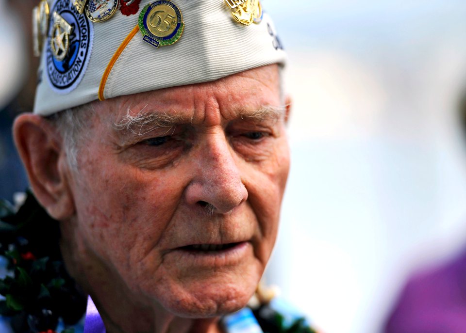 USS Nevada wayside exhibit guest speaker 121206-N-WX059-015