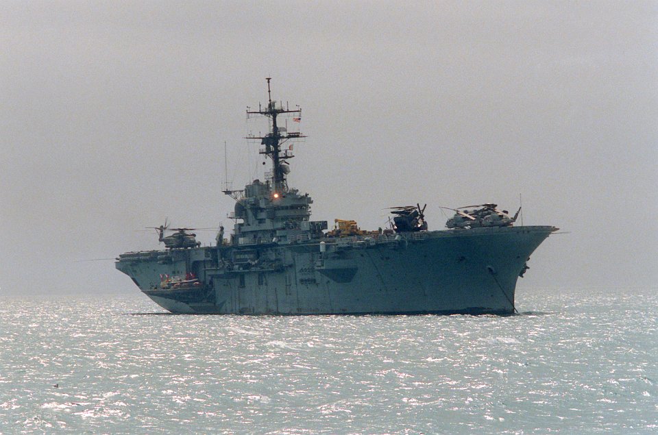 USS New Orleans (LPH-11) at anchor, 1991