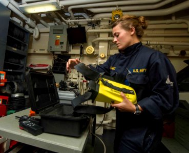 USS NEW ORLEANS (LPD 18) 131019-N-MK881-445 (10555832774)